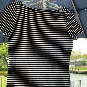 Black and white stripped tee